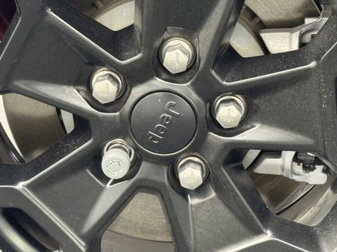 Used 2023 Jeep Gladiator Willys image 16