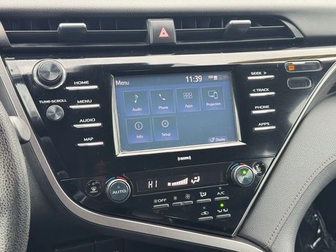 Used 2020 Toyota Camry LE image 30