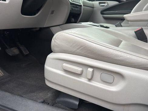 Used 2016 Honda Pilot Touring image 10