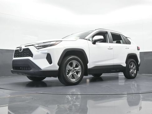 Used 2025 Toyota RAV4 XLE w/ Convenience Package FWD image 57
