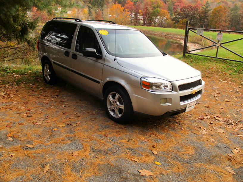 Used 2006 Chevrolet Uplander LS FWD image 2