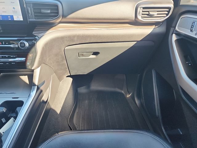 Used 2023 Ford Explorer Limited w/ Equipment Group 301A AWD/4WD image 11