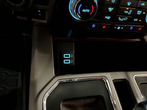 Used 2020 Ford F150 King Ranch w/ Equipment Group 601A Luxury AWD/4WD image 17