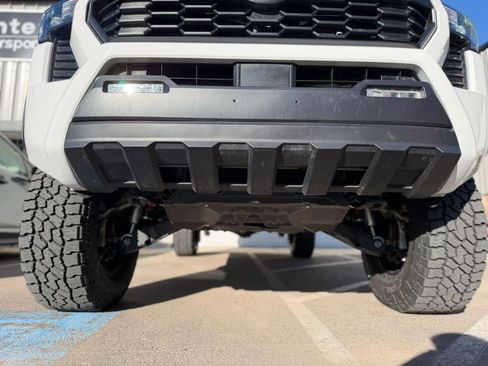 Used 2024 Toyota Tacoma TRD Off-Road AWD/4WD image 15