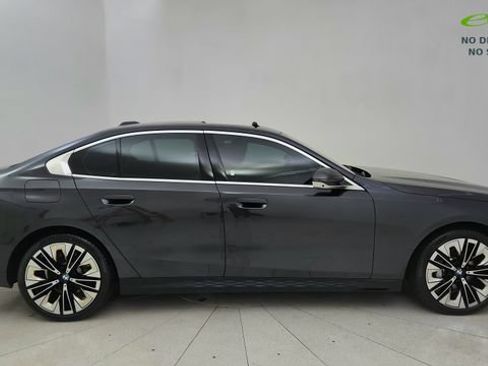 Used 2025 BMW 530i RWD image 6