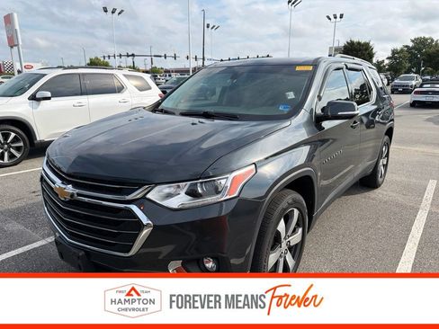 Used 2019 Chevrolet Traverse LT w/ LT Premium Package FWD image 1