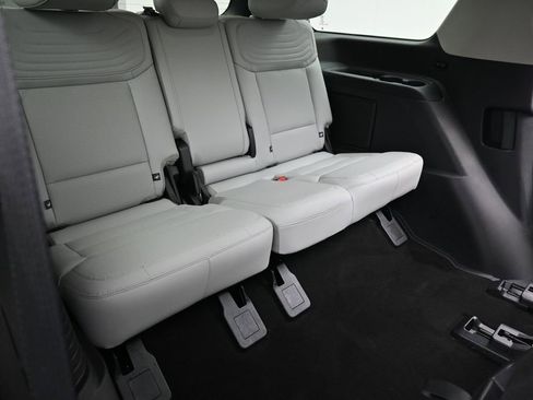 Used 2025 Ford Expedition Platinum w/ Platinum Ultimate Package AWD/4WD image 30