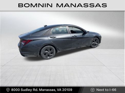 Used 2022 Hyundai Elantra SEL w/ Convenience Package image 2