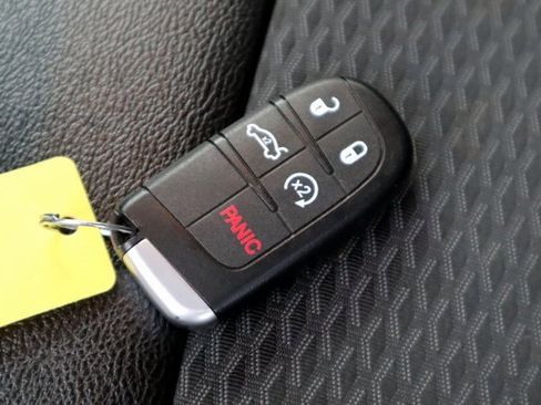 Used 2024 Jeep Compass Latitude image 35