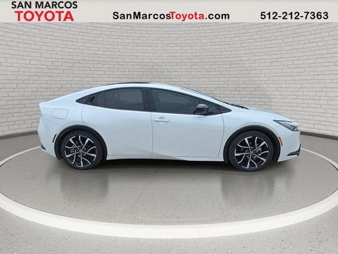 New 2026 Toyota Prius Plug-In Hybrid FWD image 4