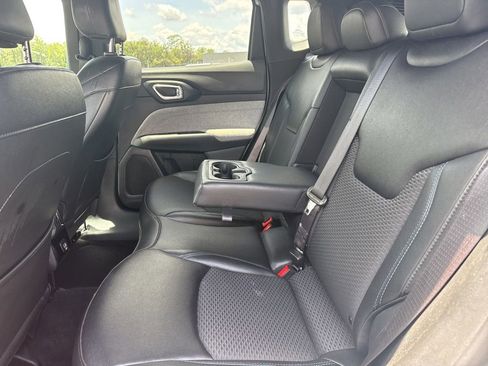 Used 2024 Jeep Compass Latitude AWD/4WD image 10