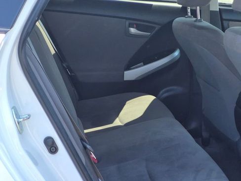 Used 2014 Toyota Prius Two w/ Preferred Accessory Package FWD image 17