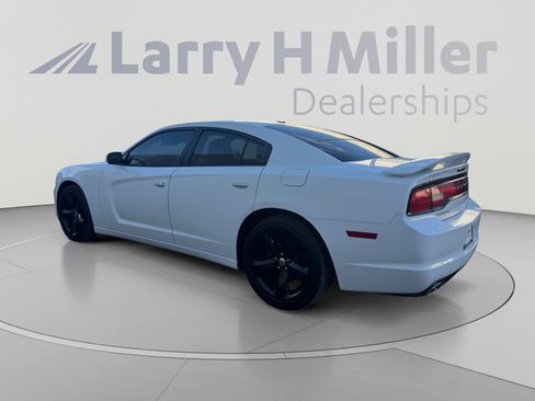 Used 2013 Dodge Charger SXT w/ Blacktop Pkg RWD image 3