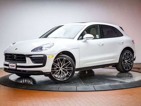 Certified 2025 Porsche Macan image 1