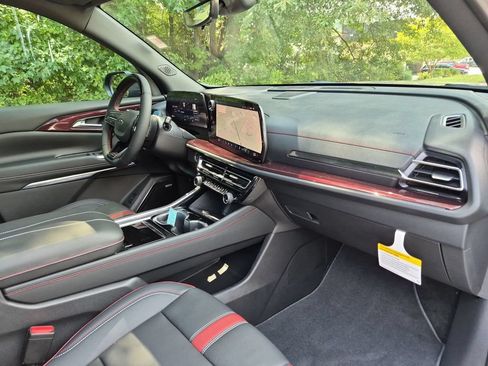 New 2027 Chevrolet Traverse RS FWD image 38