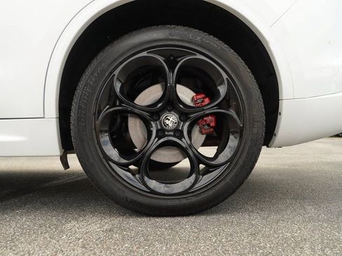 Used 2023 Alfa Romeo Stelvio Veloce image 7