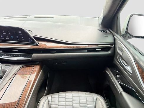 Used 2023 Cadillac Escalade ESV Sport Platinum AWD/4WD image 18
