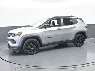 Used 2022 Jeep Compass Latitude FWD video 2