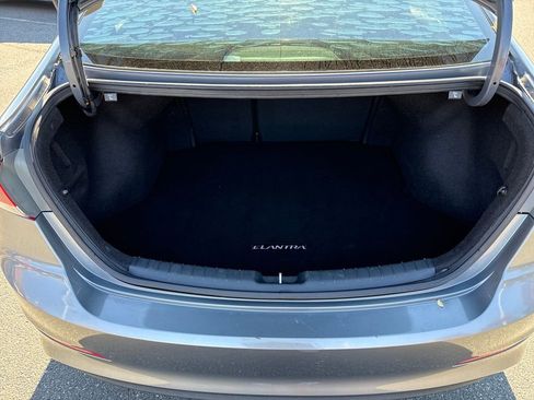 Used 2017 Hyundai Elantra SE image 21