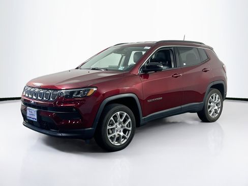 Used 2022 Jeep Compass Latitude AWD/4WD image 1