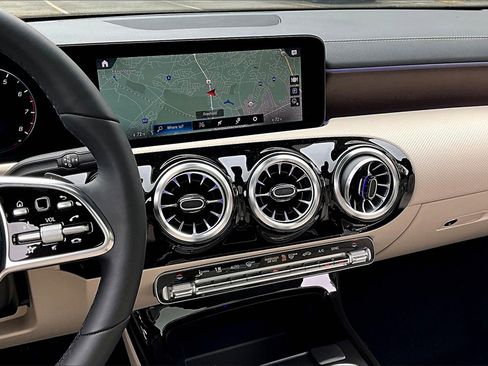 Used 2023 Mercedes-Benz CLA 250 4MATIC image 6