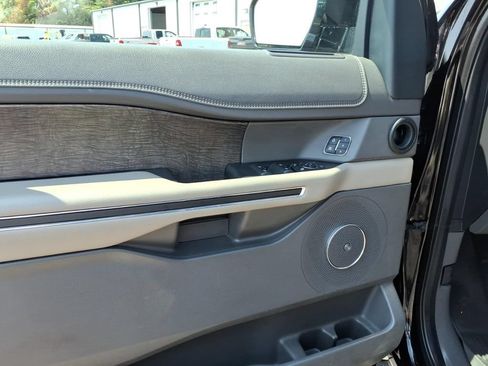 Used 2020 Ford Expedition Limited w/ Equipment Group 302A AWD/4WD image 17