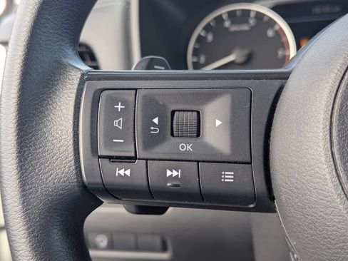 Used 2024 Nissan Rogue S AWD/4WD image 19