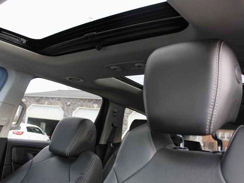 Used 2017 Chevrolet Traverse LT image 26