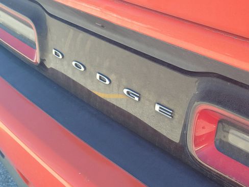 Used 2018 Dodge Challenger SXT image 9