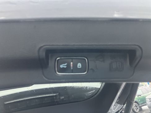 Used 2020 Ford Explorer XLT w/ Equipment Group 202A AWD/4WD image 13