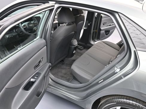 Certified 2025 Hyundai Elantra SEL FWD image 11