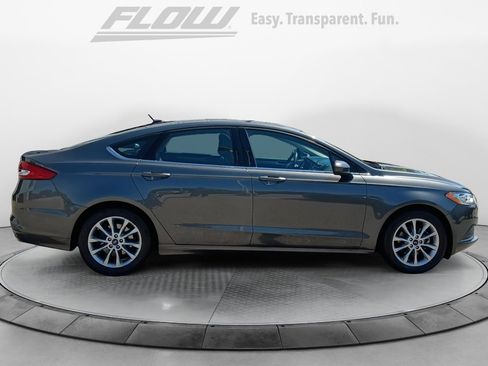 Used 2017 Ford Fusion SE w/ Fusion SE Technology Package FWD image 10