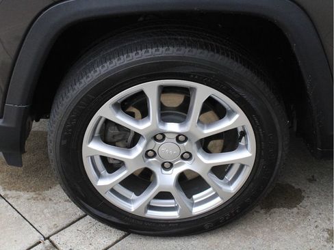 Used 2023 Jeep Compass Latitude AWD/4WD image 38