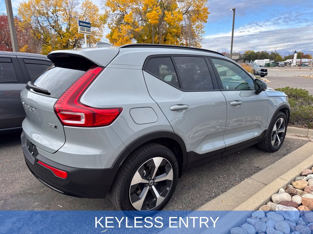 Used 2025 Volvo XC40 B5 Plus AWD/4WD image 5