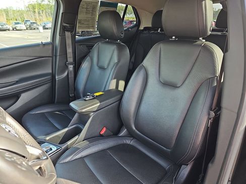 Used 2023 Buick Encore GX Essence w/ Experience Buick Package image 19