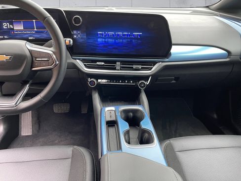 Certified 2025 Chevrolet Equinox EV LT w/ Convenience Package image 11