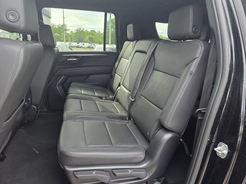 Used 2025 Chevrolet Suburban Z71 AWD/4WD image 16