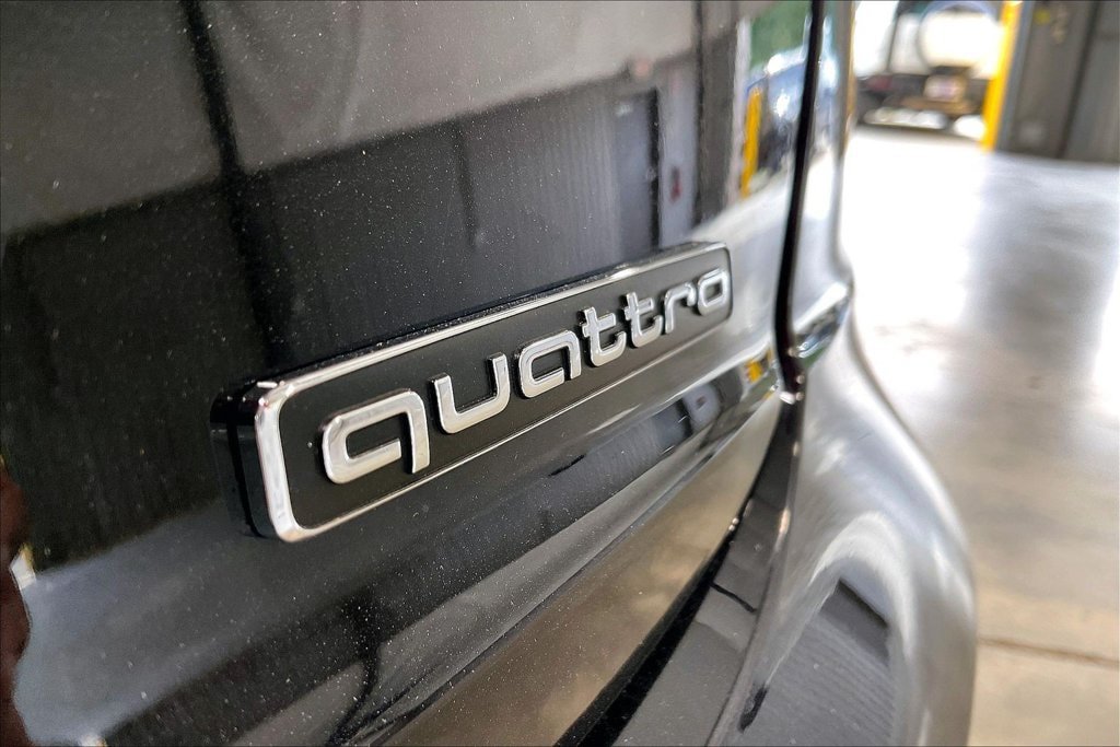 Used 2019 Audi Q8 Prestige w/ Luxury Package AWD/4WD image 25