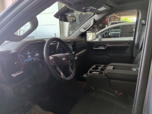 Used 2025 Chevrolet Silverado 1500 LT AWD/4WD image 5