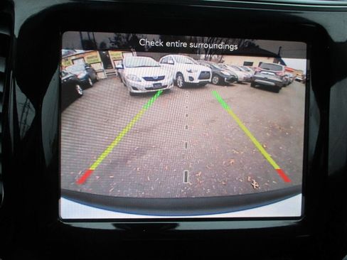 Used 2019 Jeep Cherokee Limited image 14