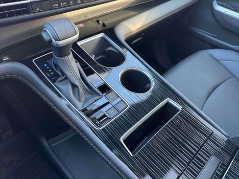 Used 2025 Toyota Sienna XLE Woodland Edition image 30