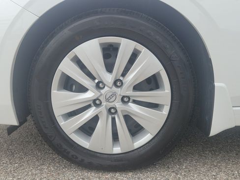 Certified 2025 Nissan Sentra S FWD image 9