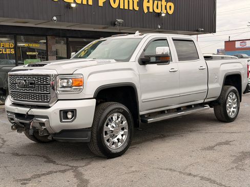 Used 2019 GMC Sierra 2500 Denali w/ Duramax Plus Package image 3