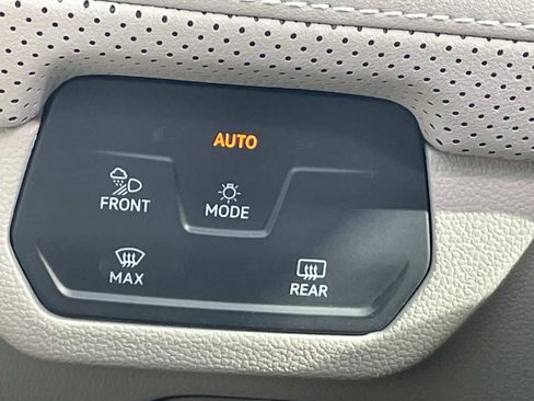 Certified 2025 Volkswagen Atlas SE w/ Panoramic Sunroof Package image 22