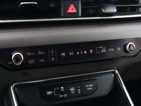 Used 2025 Kia Carnival EX image 18