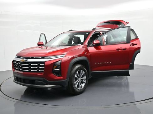 Used 2025 Chevrolet Equinox LT w/ Convenience Package II FWD image 32