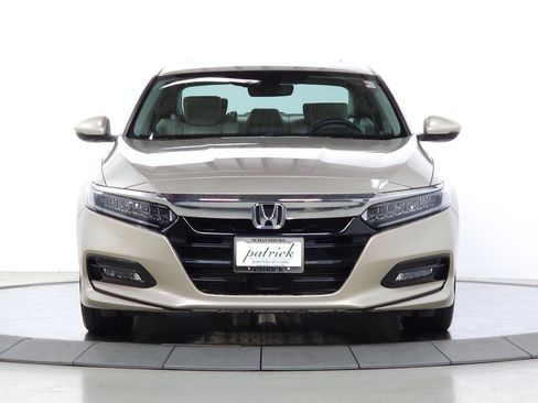 Used 2018 Honda Accord Touring image 2