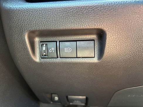 Used 2025 Toyota RAV4 XLE AWD/4WD image 29