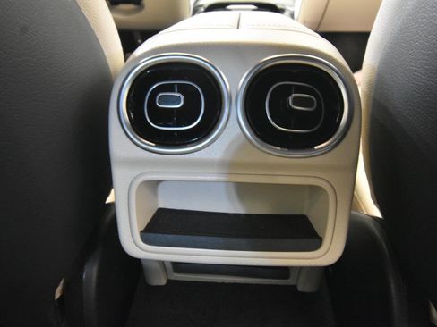 Used 2023 Mercedes-Benz C 300 4MATIC Sedan image 23