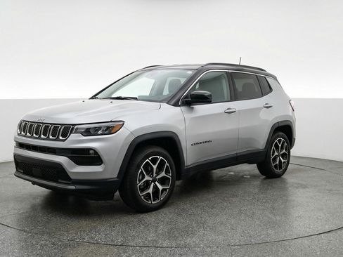 Used 2025 Jeep Compass Limited image 3